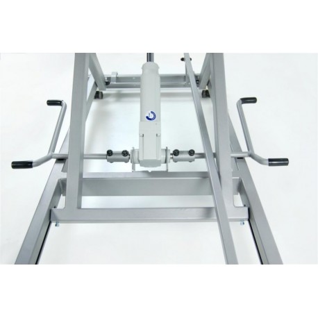 TABLE HYDRAULIQUE AVEC MONTÉE VERTICALE, ARTICULATION CENTRALE, ROUES RÉTRACTABLES, BOUCHON FACIAL ET PORTE-ROULEAUX